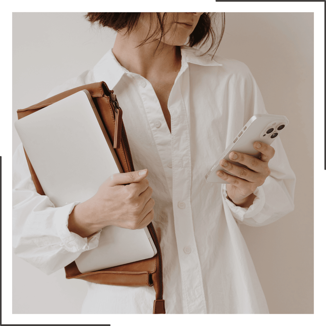 Kommunikations-Guide Kommunikations-Guide: Frau mit Handy